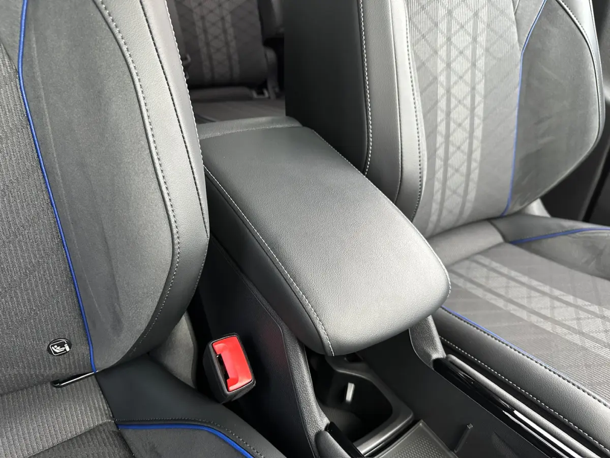 1.5 eHybrid R-Line | Black line | Harman/Kardon | Head Up | Trekhaak | Dode hoek | Elek. klep | Rijklaar incl. garantie
