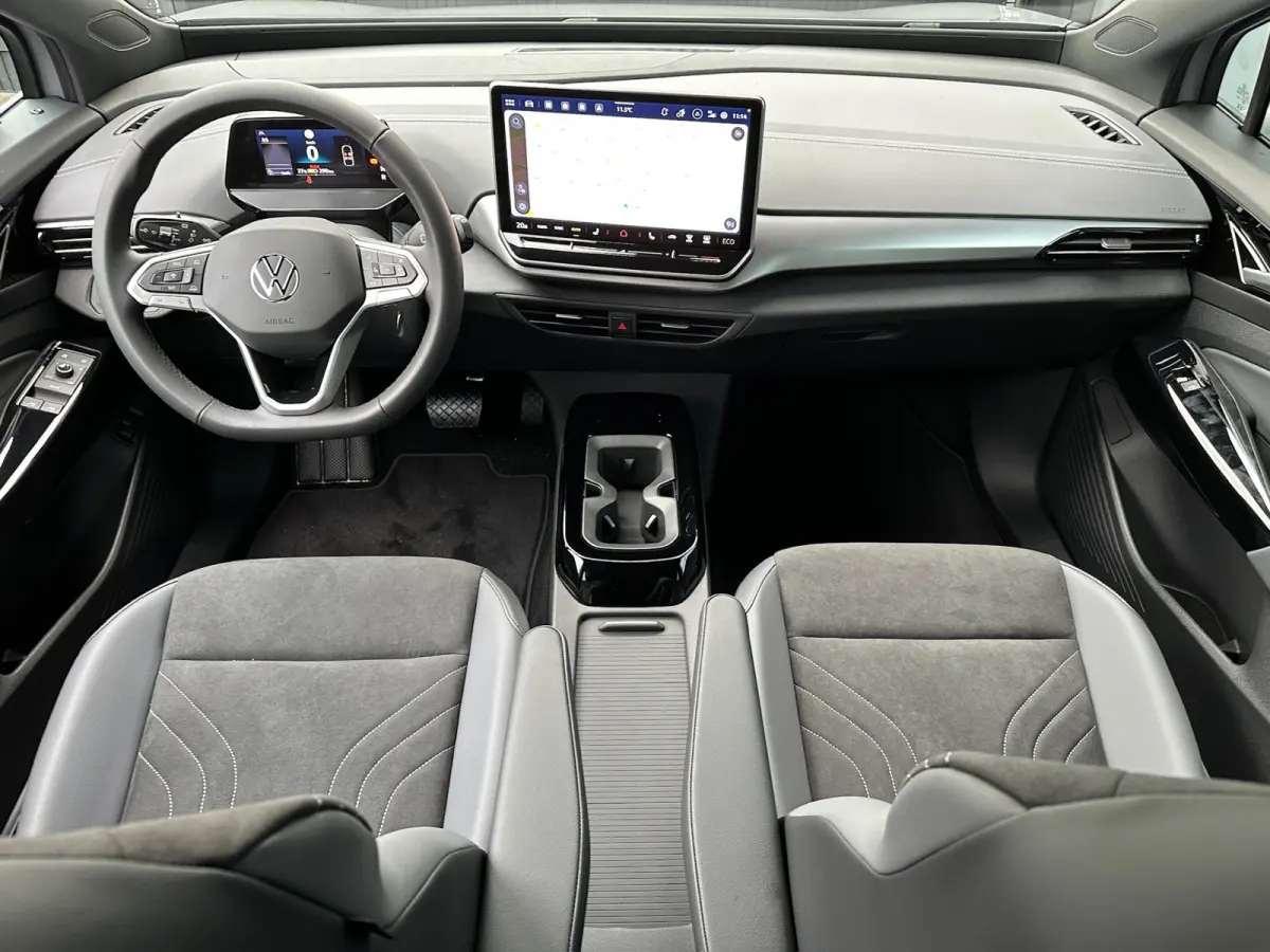Limited Edition Black Style 58 kWh | Camera | Navi | Dode hoek | 19 inch | Keyless | Elek A.klep |