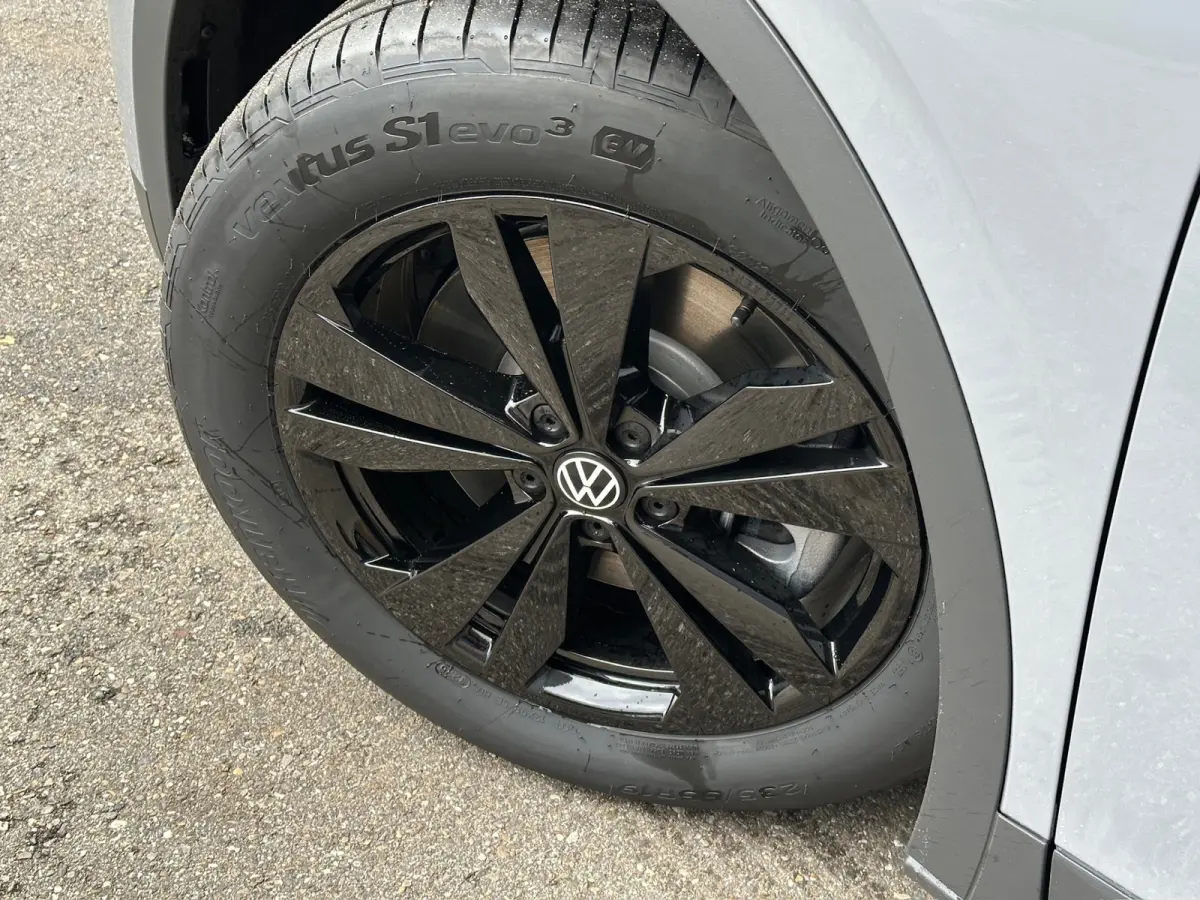 Limited Edition Black Style 58 kWh | Camera | Navi | Dode hoek | 19 inch | Keyless | Elek A.klep |