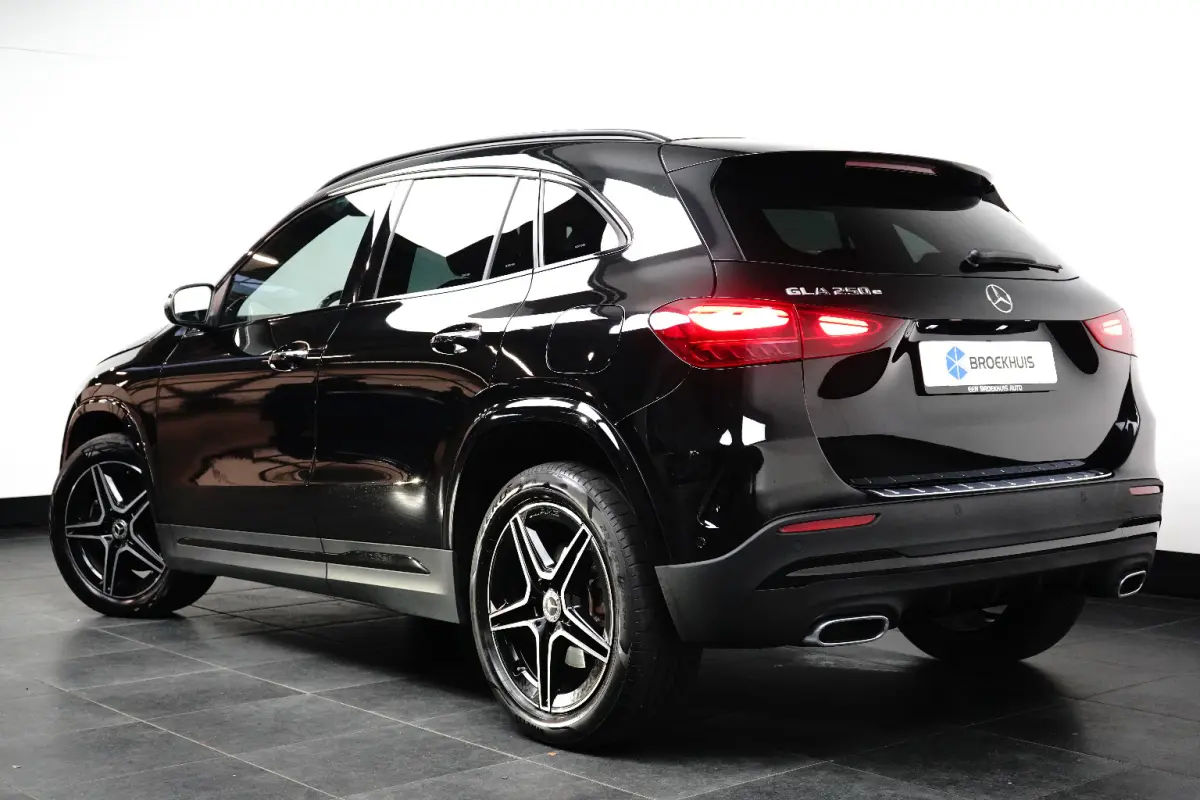 250 e Star Edition AMG Line 218PK | 360 camera | Adaptieve Cruise Control | Sfeerverlichting | Stoelverwarming | Rode Stickels