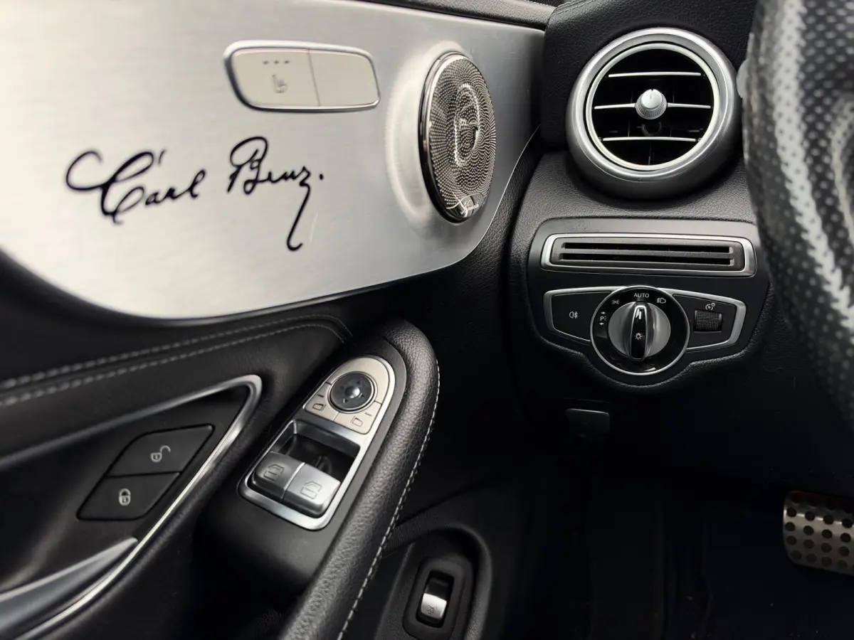 180 Prestige | Alcantara/Leder | Burmester | Xenon | Private Glas | Camera | CarPlay | Navigatie | Cruise