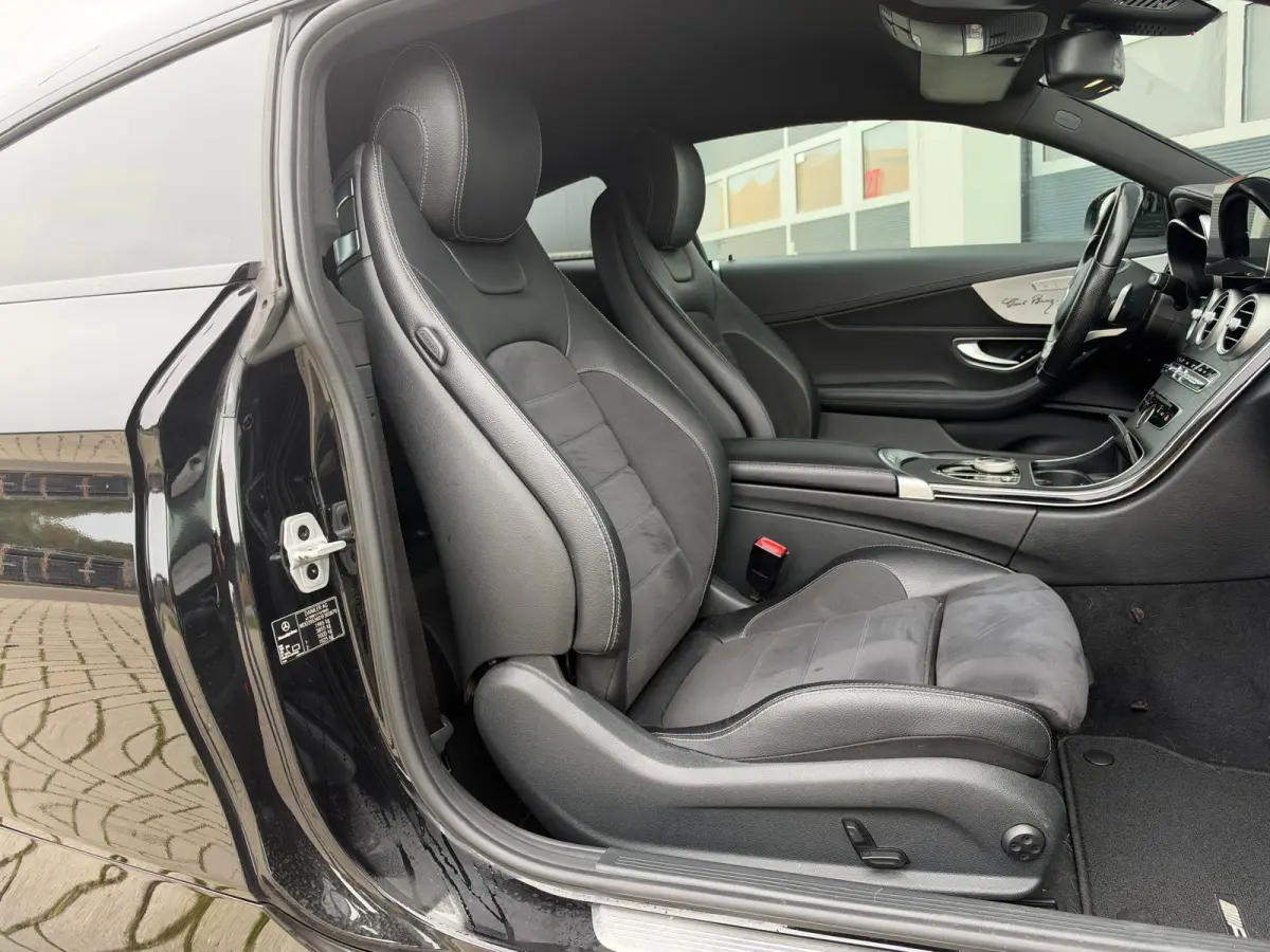 180 Prestige | Alcantara/Leder | Burmester | Xenon | Private Glas | Camera | CarPlay | Navigatie | Cruise