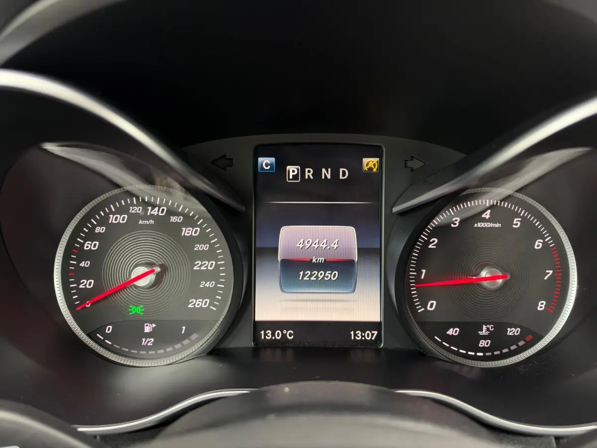180 Prestige | Alcantara/Leder | Burmester | Xenon | Private Glas | Camera | CarPlay | Navigatie | Cruise