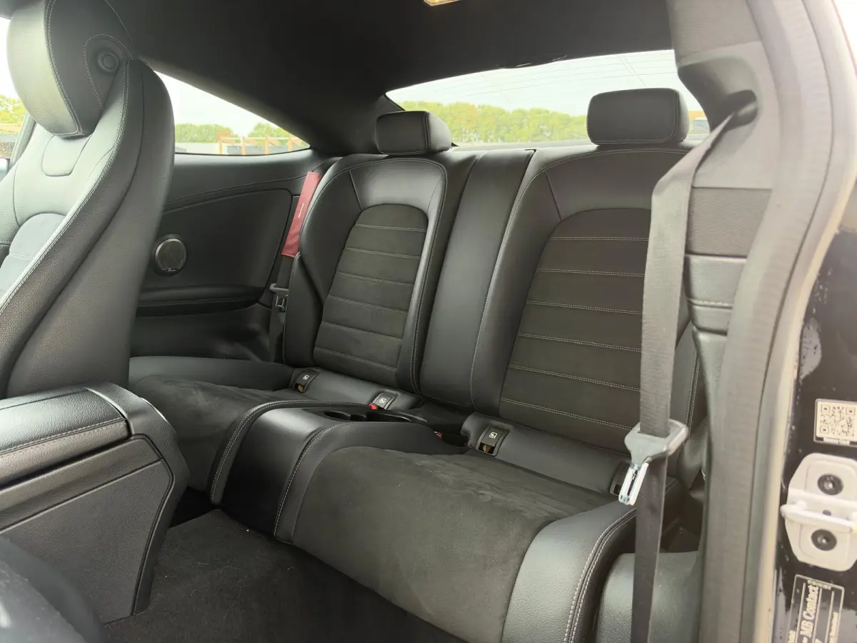180 Prestige | Alcantara/Leder | Burmester | Xenon | Private Glas | Camera | CarPlay | Navigatie | Cruise