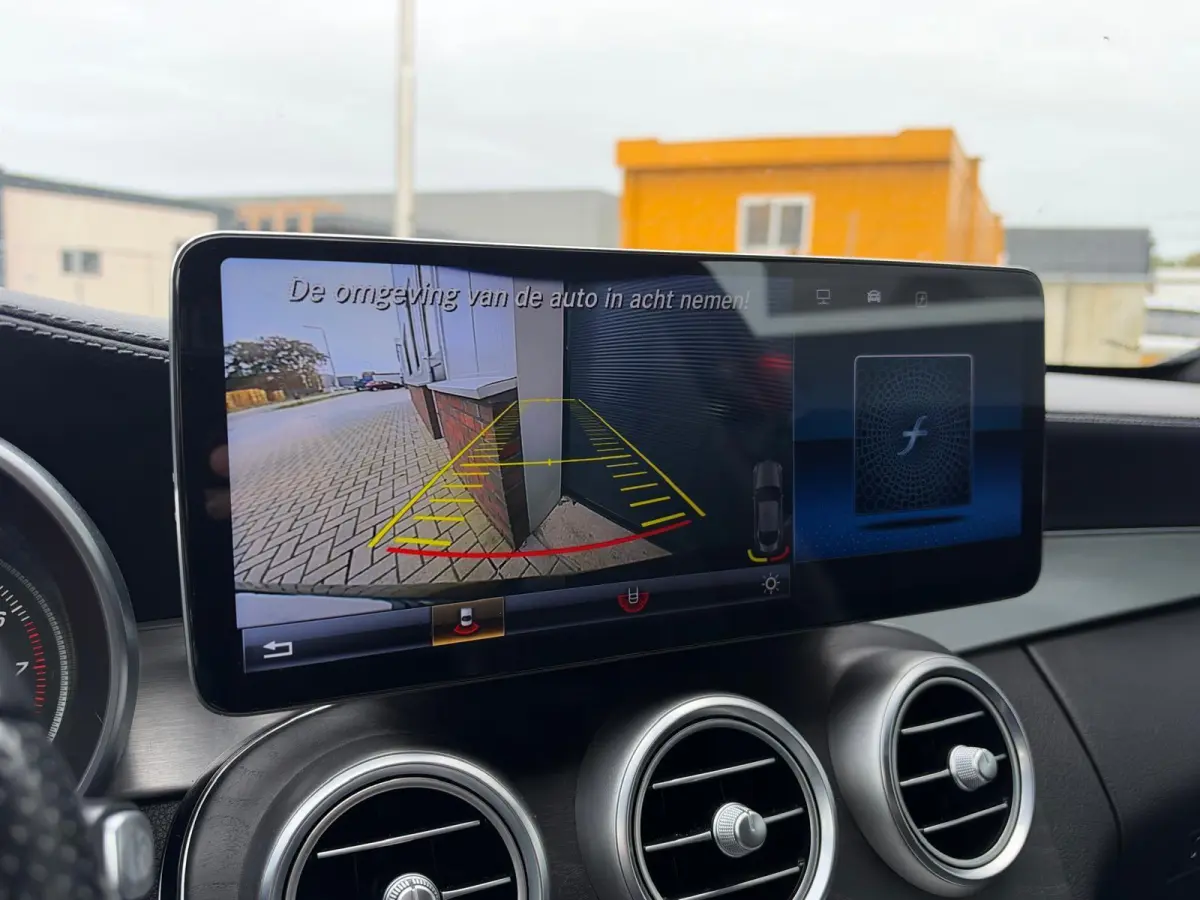 180 Prestige | Alcantara/Leder | Burmester | Xenon | Private Glas | Camera | CarPlay | Navigatie | Cruise