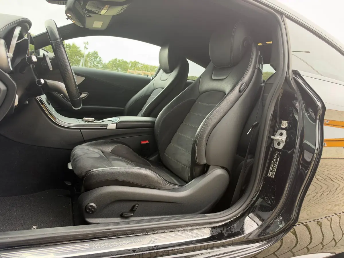 180 Prestige | Alcantara/Leder | Burmester | Xenon | Private Glas | Camera | CarPlay | Navigatie | Cruise