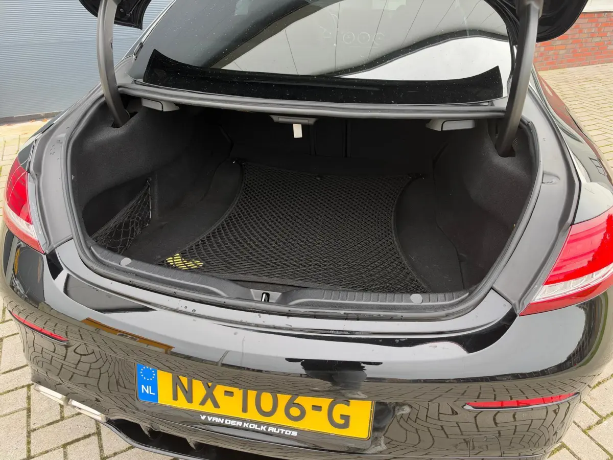 180 Prestige | Alcantara/Leder | Burmester | Xenon | Private Glas | Camera | CarPlay | Navigatie | Cruise