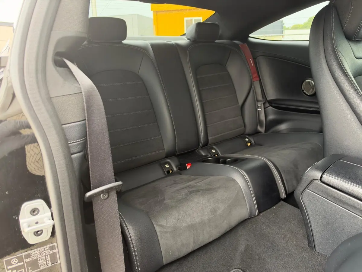 180 Prestige | Alcantara/Leder | Burmester | Xenon | Private Glas | Camera | CarPlay | Navigatie | Cruise