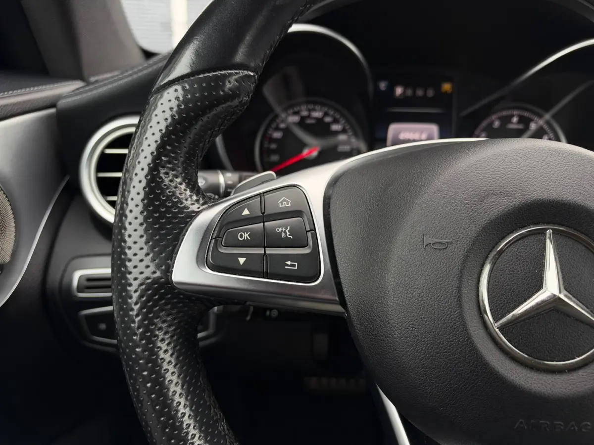 180 Prestige | Alcantara/Leder | Burmester | Xenon | Private Glas | Camera | CarPlay | Navigatie | Cruise
