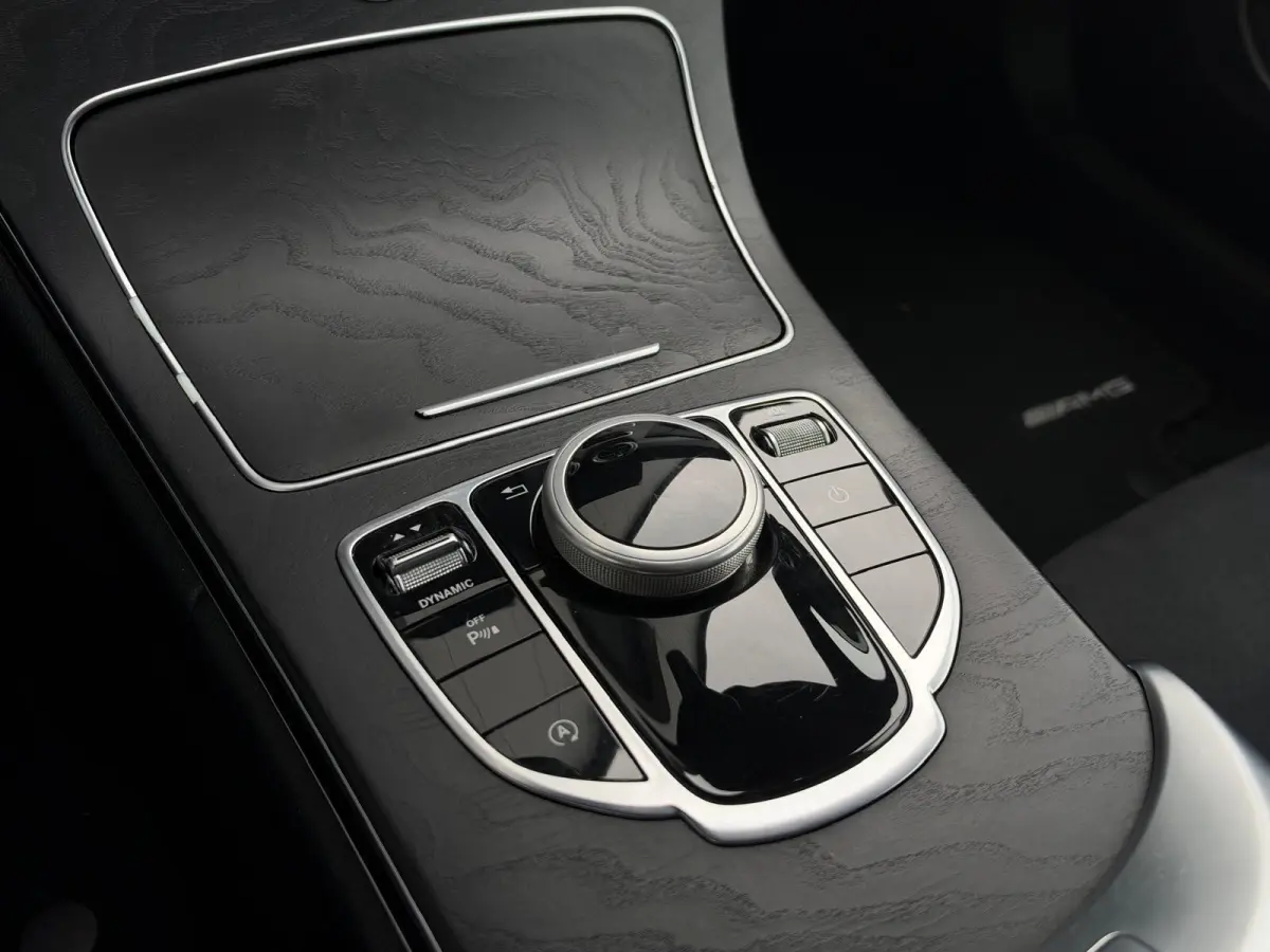 180 Prestige | Alcantara/Leder | Burmester | Xenon | Private Glas | Camera | CarPlay | Navigatie | Cruise