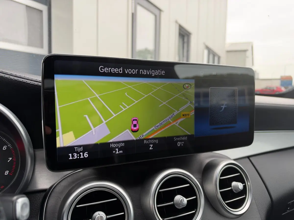 180 Prestige | Alcantara/Leder | Burmester | Xenon | Private Glas | Camera | CarPlay | Navigatie | Cruise