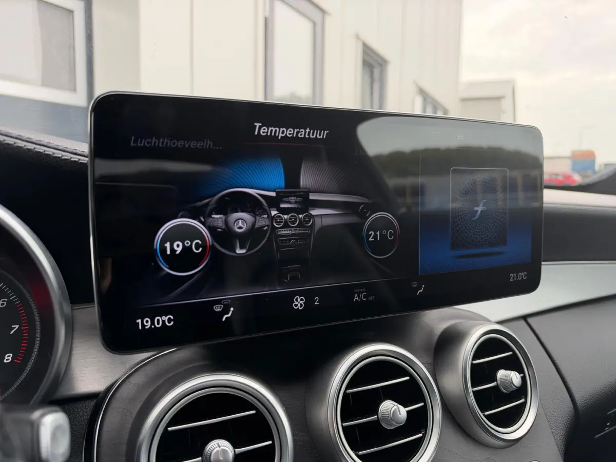 180 Prestige | Alcantara/Leder | Burmester | Xenon | Private Glas | Camera | CarPlay | Navigatie | Cruise