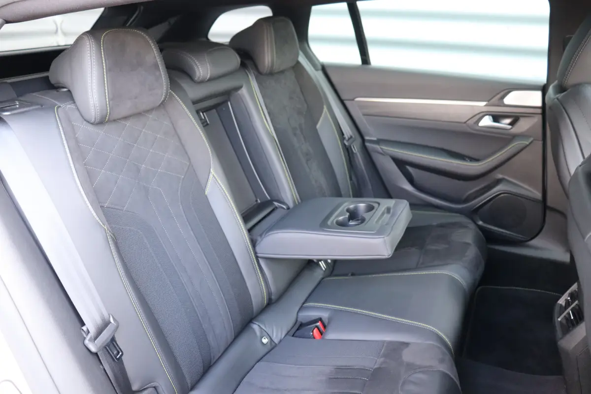 PSE 1.6 HYBRID 360PK SPORT ENGINEERED AUTOMAAT SOH 99,25% / NAVI / LEDER / CLIMA / PDC / 20" LMV / CAMERA / KEYLESS / I-COCKPIT / FULL-LED / PANO. DAK / ALCANTARA / WINTERPAKKET / FOCAL AUDI