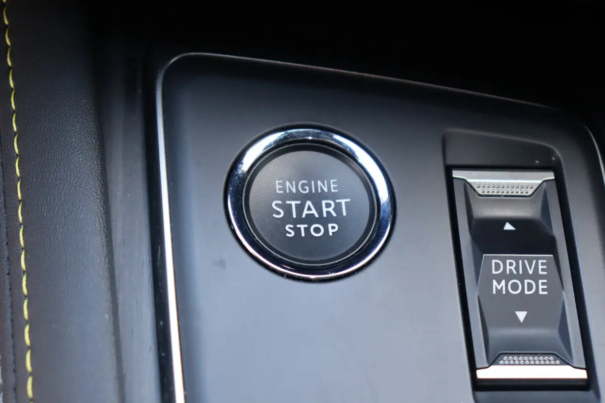 PSE 1.6 HYBRID 360PK SPORT ENGINEERED AUTOMAAT SOH 99,25% / NAVI / LEDER / CLIMA / PDC / 20" LMV / CAMERA / KEYLESS / I-COCKPIT / FULL-LED / PANO. DAK / ALCANTARA / WINTERPAKKET / FOCAL AUDI