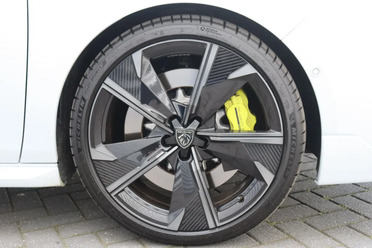 PSE 1.6 HYBRID 360PK SPORT ENGINEERED AUTOMAAT SOH 99,25% / NAVI / LEDER / CLIMA / PDC / 20" LMV / CAMERA / KEYLESS / I-COCKPIT / FULL-LED / PANO. DAK / ALCANTARA / WINTERPAKKET / FOCAL AUDI