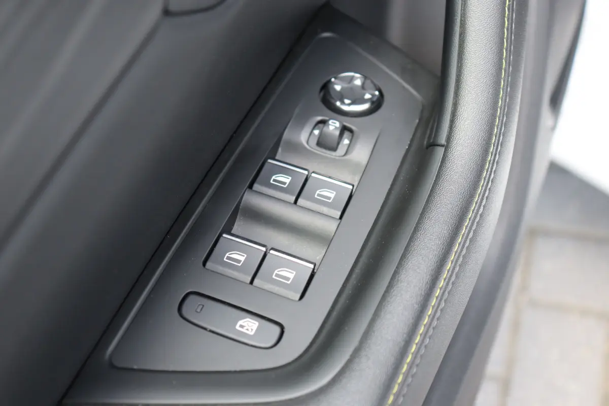 PSE 1.6 HYBRID 360PK SPORT ENGINEERED AUTOMAAT SOH 99,25% / NAVI / LEDER / CLIMA / PDC / 20" LMV / CAMERA / KEYLESS / I-COCKPIT / FULL-LED / PANO. DAK / ALCANTARA / WINTERPAKKET / FOCAL AUDI