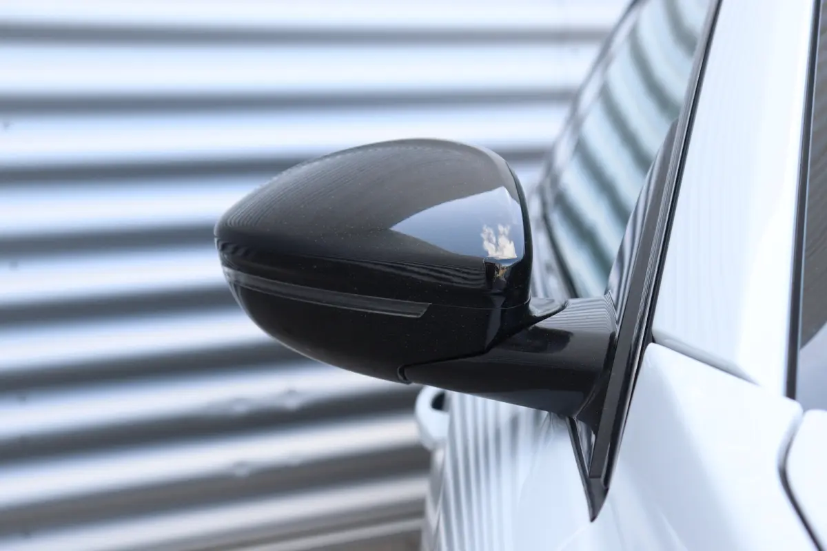 PSE 1.6 HYBRID 360PK SPORT ENGINEERED AUTOMAAT SOH 99,25% / NAVI / LEDER / CLIMA / PDC / 20" LMV / CAMERA / KEYLESS / I-COCKPIT / FULL-LED / PANO. DAK / ALCANTARA / WINTERPAKKET / FOCAL AUDI
