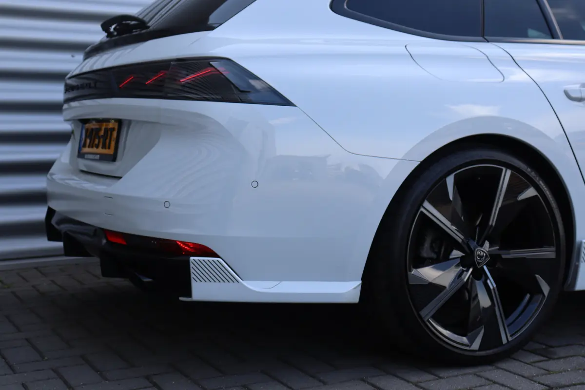 PSE 1.6 HYBRID 360PK SPORT ENGINEERED AUTOMAAT SOH 99,25% / NAVI / LEDER / CLIMA / PDC / 20" LMV / CAMERA / KEYLESS / I-COCKPIT / FULL-LED / PANO. DAK / ALCANTARA / WINTERPAKKET / FOCAL AUDI