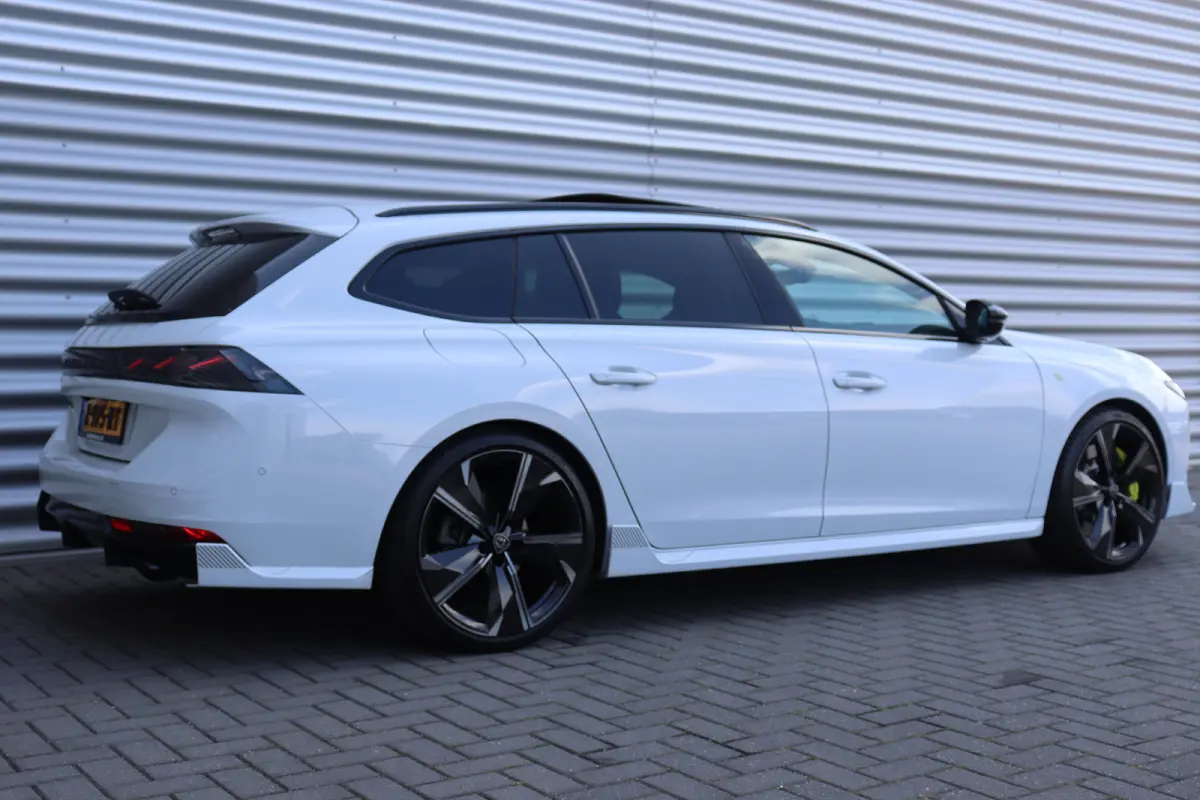 PSE 1.6 HYBRID 360PK SPORT ENGINEERED AUTOMAAT SOH 99,25% / NAVI / LEDER / CLIMA / PDC / 20" LMV / CAMERA / KEYLESS / I-COCKPIT / FULL-LED / PANO. DAK / ALCANTARA / WINTERPAKKET / FOCAL AUDI