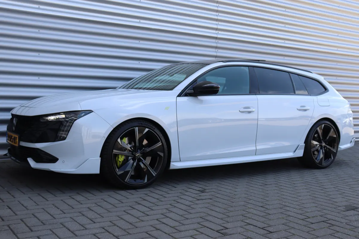 PSE 1.6 HYBRID 360PK SPORT ENGINEERED AUTOMAAT SOH 99,25% / NAVI / LEDER / CLIMA / PDC / 20" LMV / CAMERA / KEYLESS / I-COCKPIT / FULL-LED / PANO. DAK / ALCANTARA / WINTERPAKKET / FOCAL AUDI