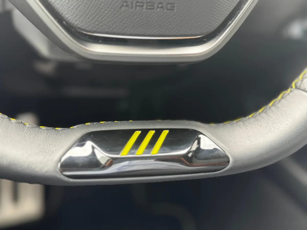 PSE 1.6 HYBRID 360PK SPORT ENGINEERED AUTOMAAT SOH 98,25% / NAVI / LEDER / CLIMA / PDC / 20" LMV / CAMERA / KEYLESS / I-COCKPIT / FULL-LED / PANO. DAK / ALCANTARA / WINTERPAKKET / FOCAL AUDI