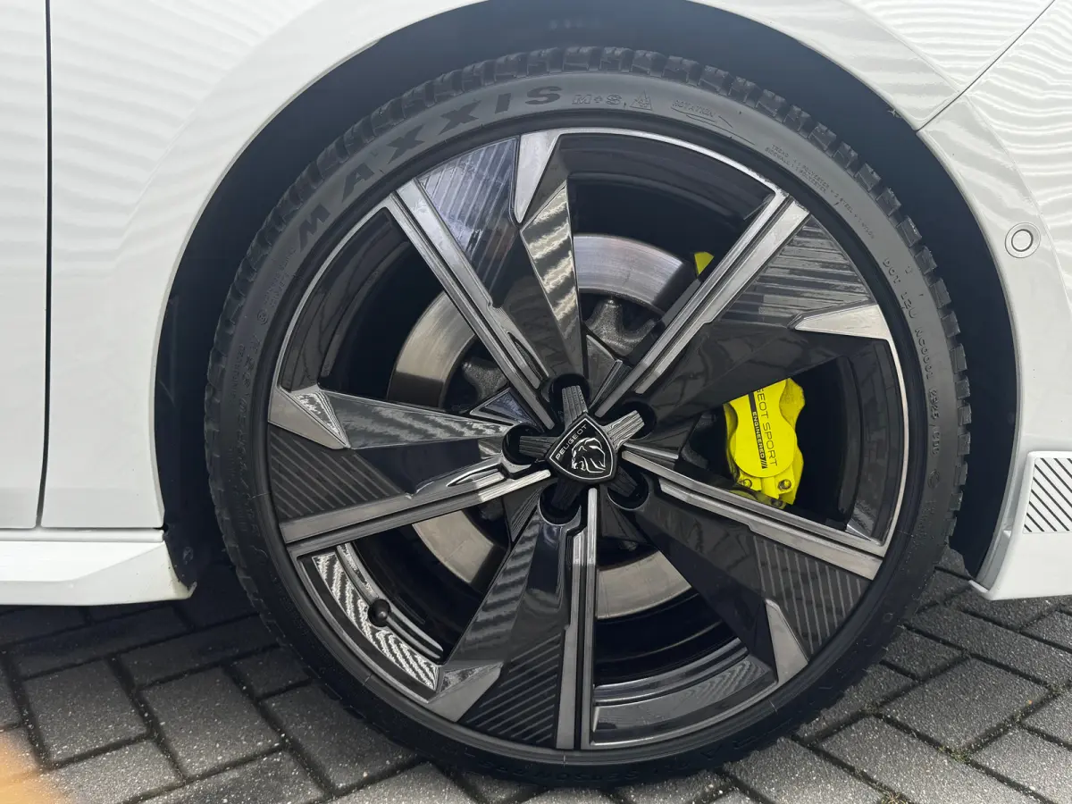PSE 1.6 HYBRID 360PK SPORT ENGINEERED AUTOMAAT SOH 98,25% / NAVI / LEDER / CLIMA / PDC / 20" LMV / CAMERA / KEYLESS / I-COCKPIT / FULL-LED / PANO. DAK / ALCANTARA / WINTERPAKKET / FOCAL AUDI