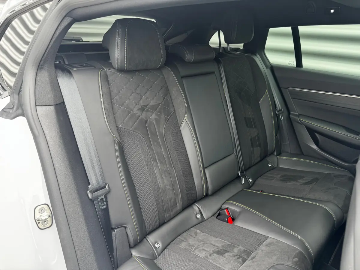 PSE 1.6 HYBRID 360PK SPORT ENGINEERED AUTOMAAT SOH 98,25% / NAVI / LEDER / CLIMA / PDC / 20" LMV / CAMERA / KEYLESS / I-COCKPIT / FULL-LED / PANO. DAK / ALCANTARA / WINTERPAKKET / FOCAL AUDI
