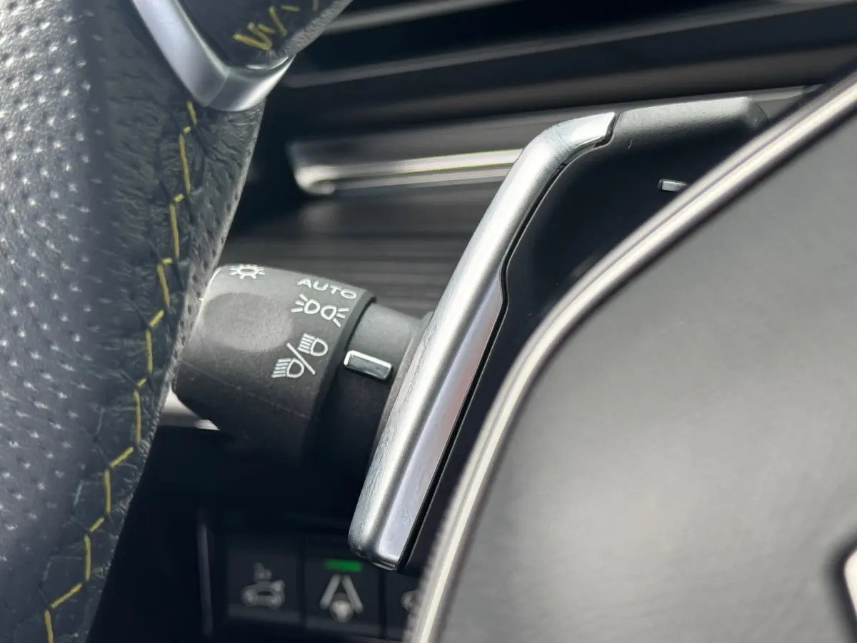 PSE 1.6 HYBRID 360PK SPORT ENGINEERED AUTOMAAT SOH 98,25% / NAVI / LEDER / CLIMA / PDC / 20" LMV / CAMERA / KEYLESS / I-COCKPIT / FULL-LED / PANO. DAK / ALCANTARA / WINTERPAKKET / FOCAL AUDI