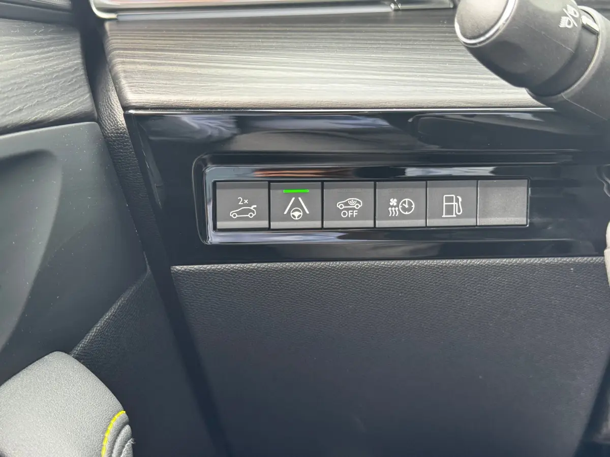 PSE 1.6 HYBRID 360PK SPORT ENGINEERED AUTOMAAT SOH 98,25% / NAVI / LEDER / CLIMA / PDC / 20" LMV / CAMERA / KEYLESS / I-COCKPIT / FULL-LED / PANO. DAK / ALCANTARA / WINTERPAKKET / FOCAL AUDI