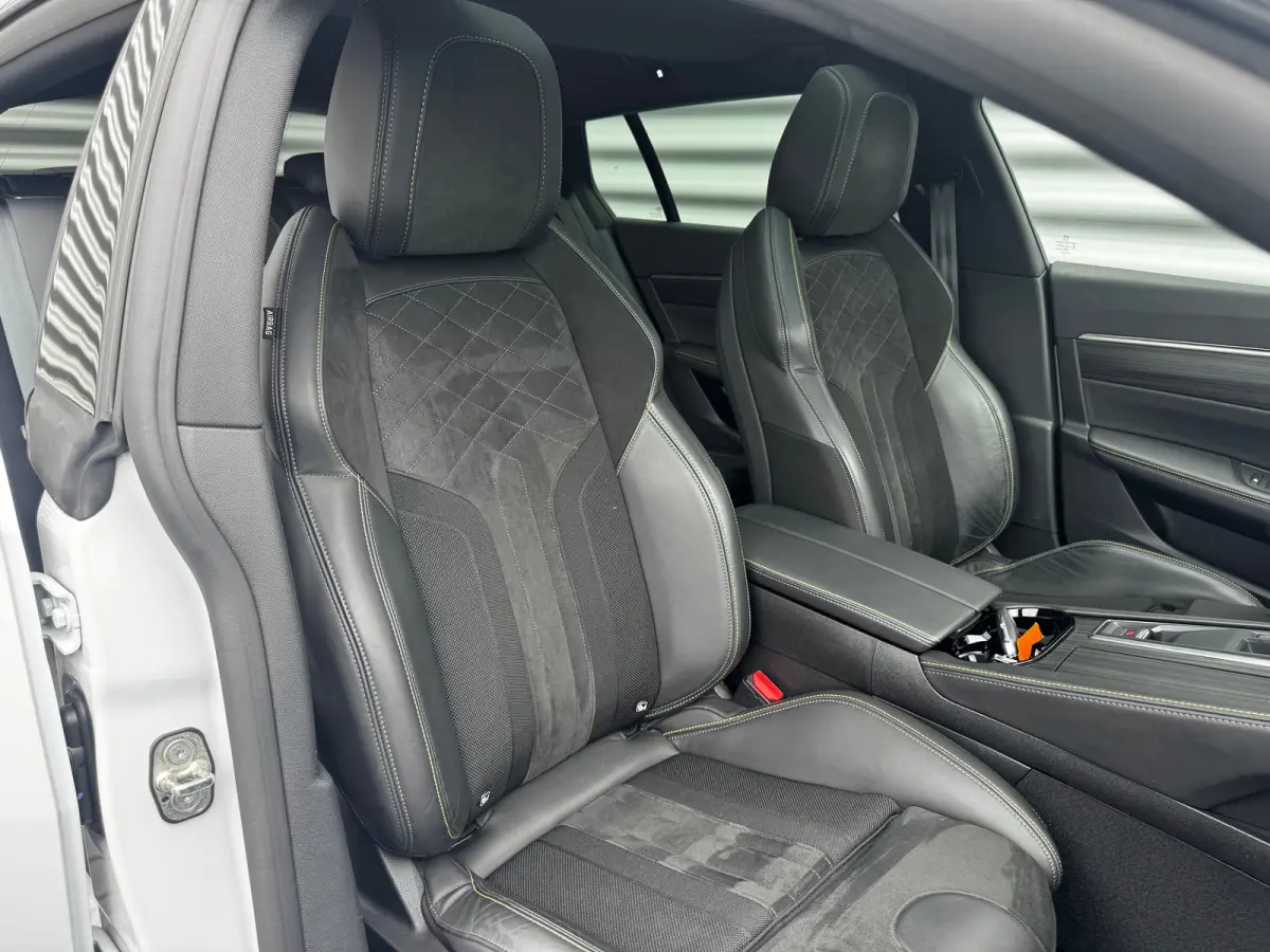 PSE 1.6 HYBRID 360PK SPORT ENGINEERED AUTOMAAT SOH 98,25% / NAVI / LEDER / CLIMA / PDC / 20" LMV / CAMERA / KEYLESS / I-COCKPIT / FULL-LED / PANO. DAK / ALCANTARA / WINTERPAKKET / FOCAL AUDI