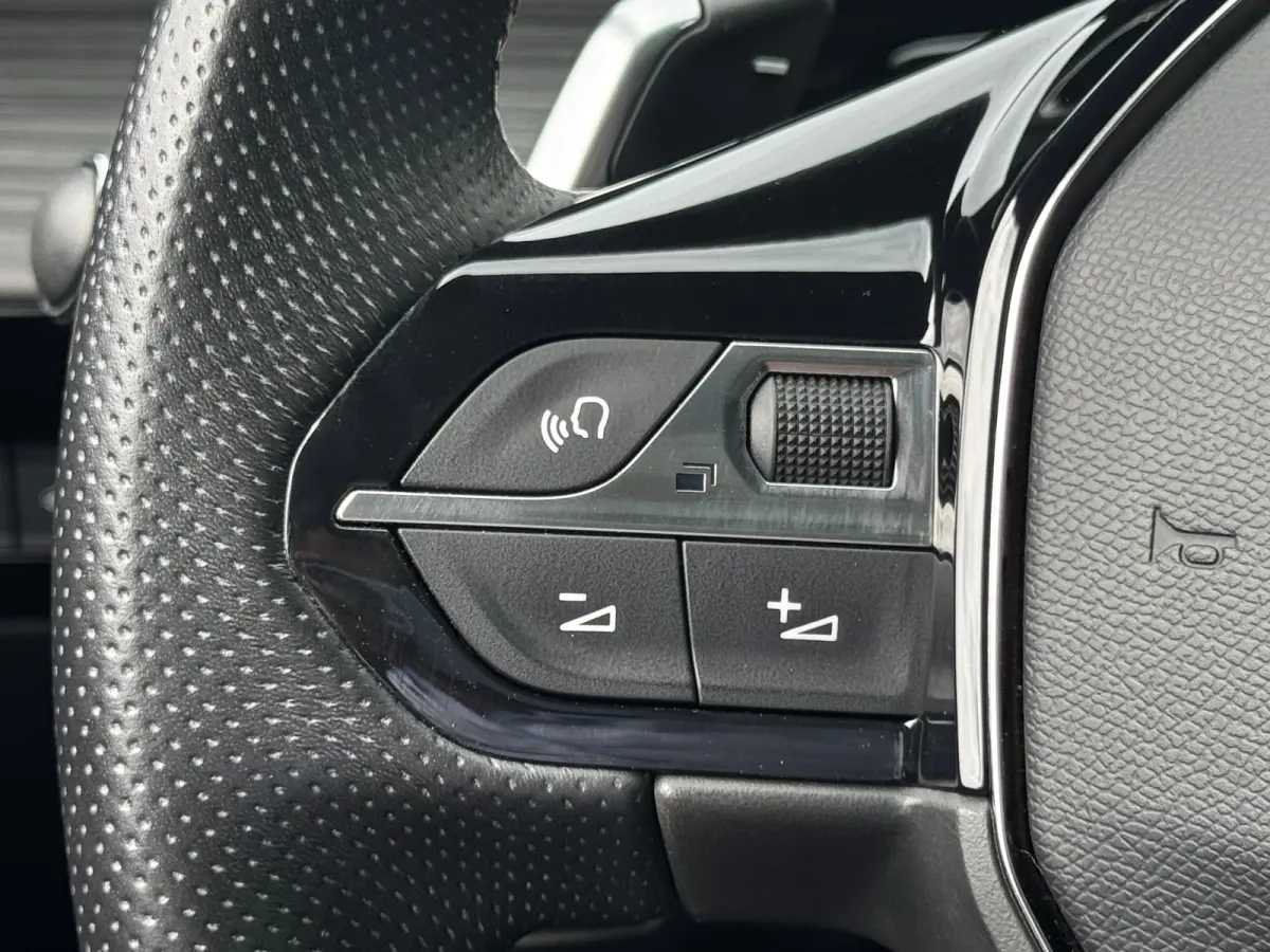 PSE 1.6 HYBRID 360PK SPORT ENGINEERED AUTOMAAT SOH 98,25% / NAVI / LEDER / CLIMA / PDC / 20" LMV / CAMERA / KEYLESS / I-COCKPIT / FULL-LED / PANO. DAK / ALCANTARA / WINTERPAKKET / FOCAL AUDI