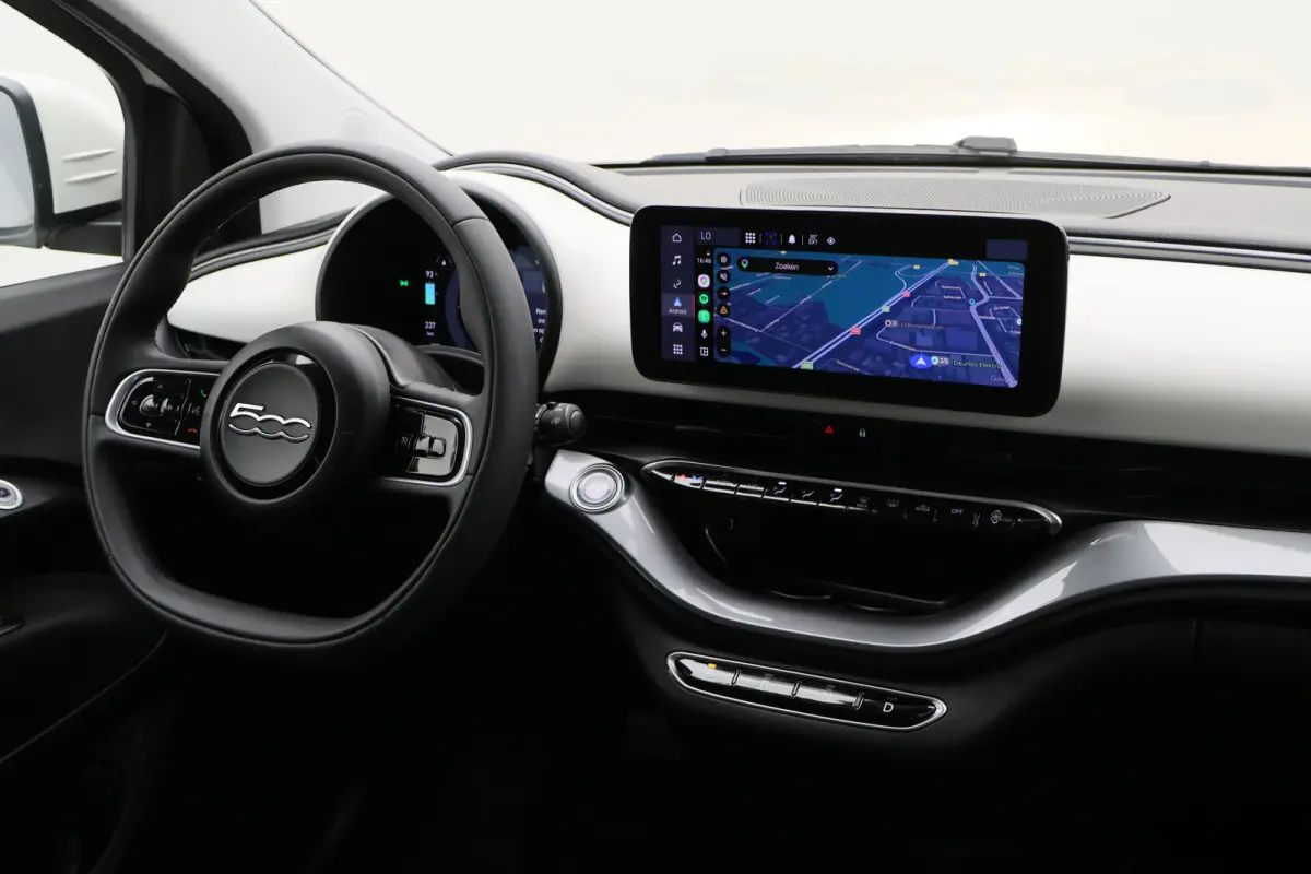 Icon 42 kWh SOH 100%, Virtual Cockpit, Apple Carplay, Cruise, Rijstrooksensor, DAB, LED