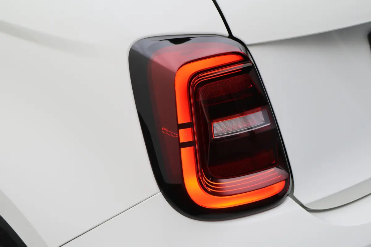 Icon 42 kWh SOH 100%, Virtual Cockpit, Apple Carplay, Cruise, Rijstrooksensor, DAB, LED
