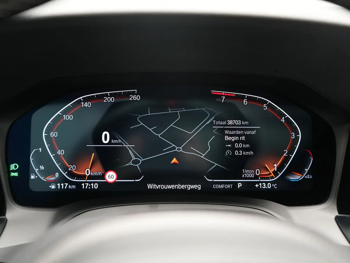 320i M Sport Perfomance Parts 184pk | Panodak | Adaptive Cruise | Laser LED | Sportuitlaat Kleppen Besturing | Lederen Sportstoelen Verwarmd | Sfeerverlichting | Apple Carplay | 20"L.M | Nav