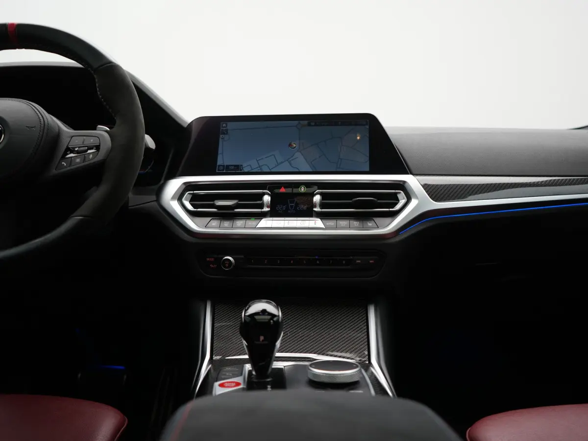 320i M Sport Perfomance Parts 184pk | Panodak | Adaptive Cruise | Laser LED | Sportuitlaat Kleppen Besturing | Lederen Sportstoelen Verwarmd | Sfeerverlichting | Apple Carplay | 20"L.M | Nav
