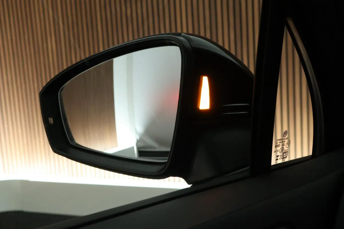 1.4 TSI 245pk eHybrid R-Line Business Black Style Trekhaak Camera Keyless Stoelverwarming Virtual Cockpit Navigatie Panoramadak