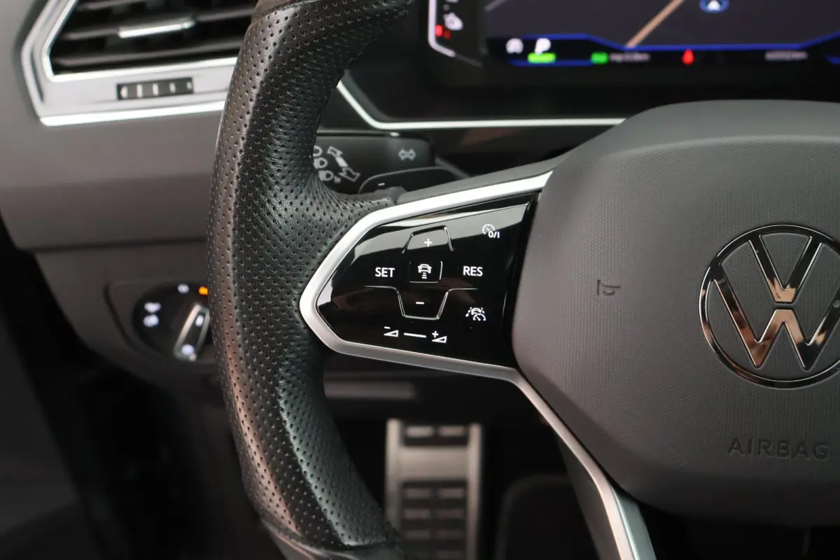 1.4 TSI 245pk eHybrid R-Line Business Black Style Trekhaak Camera Keyless Stoelverwarming Virtual Cockpit Navigatie Panoramadak