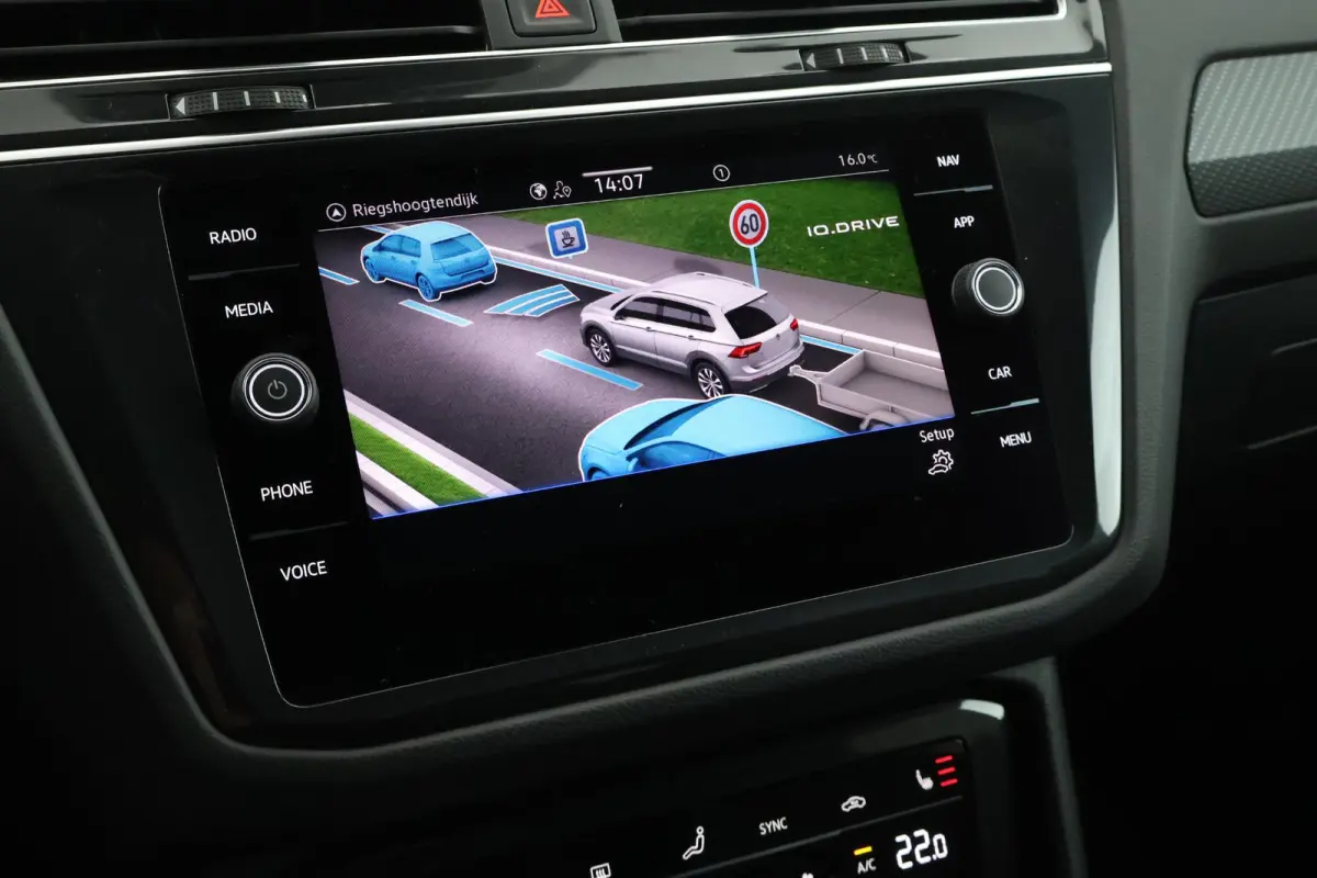 1.4 TSI 245pk eHybrid R-Line Business Black Style Trekhaak Camera Keyless Stoelverwarming Virtual Cockpit Navigatie Panoramadak