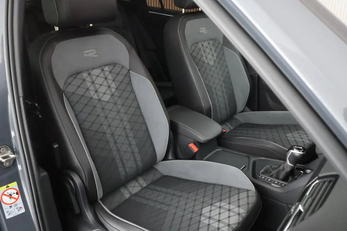 1.4 TSI 245pk eHybrid R-Line Business Black Style Trekhaak Camera Keyless Stoelverwarming Virtual Cockpit Navigatie Panoramadak