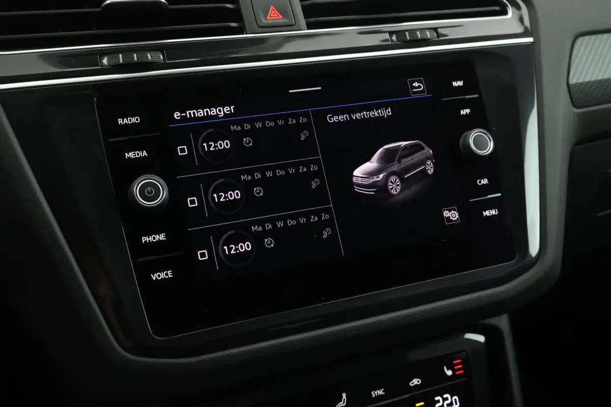 1.4 TSI 245pk eHybrid R-Line Business Black Style Trekhaak Camera Keyless Stoelverwarming Virtual Cockpit Navigatie Panoramadak