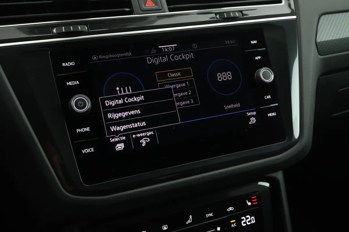 1.4 TSI 245pk eHybrid R-Line Business Black Style Trekhaak Camera Keyless Stoelverwarming Virtual Cockpit Navigatie Panoramadak