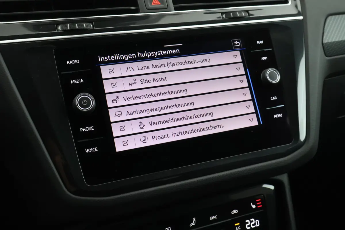 1.4 TSI 245pk eHybrid R-Line Business Black Style Trekhaak Camera Keyless Stoelverwarming Virtual Cockpit Navigatie Panoramadak