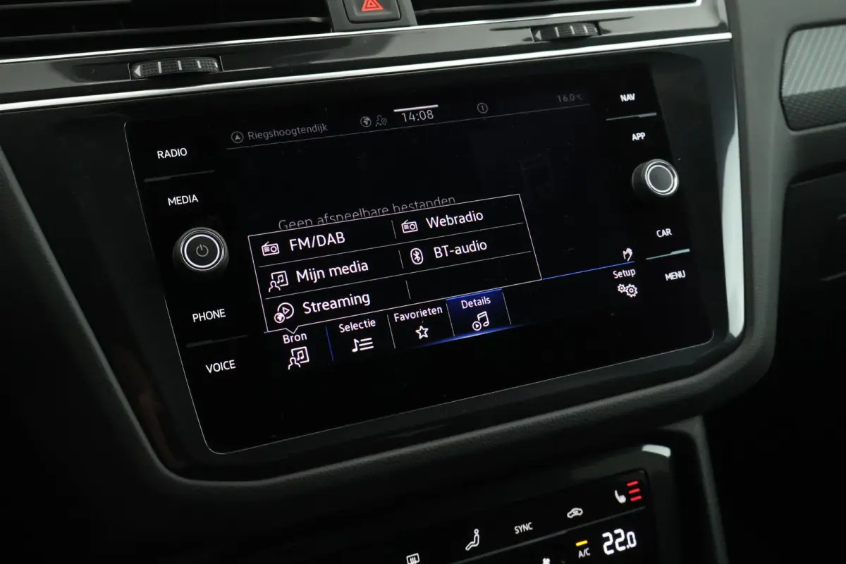1.4 TSI 245pk eHybrid R-Line Business Black Style Trekhaak Camera Keyless Stoelverwarming Virtual Cockpit Navigatie Panoramadak