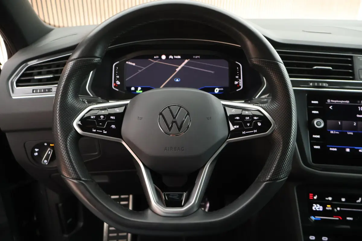 1.4 TSI 245pk eHybrid R-Line Business Black Style Trekhaak Camera Keyless Stoelverwarming Virtual Cockpit Navigatie Panoramadak