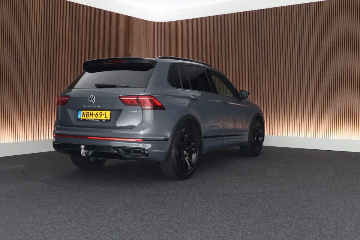 1.4 TSI 245pk eHybrid R-Line Business Black Style Trekhaak Camera Keyless Stoelverwarming Virtual Cockpit Navigatie Panoramadak