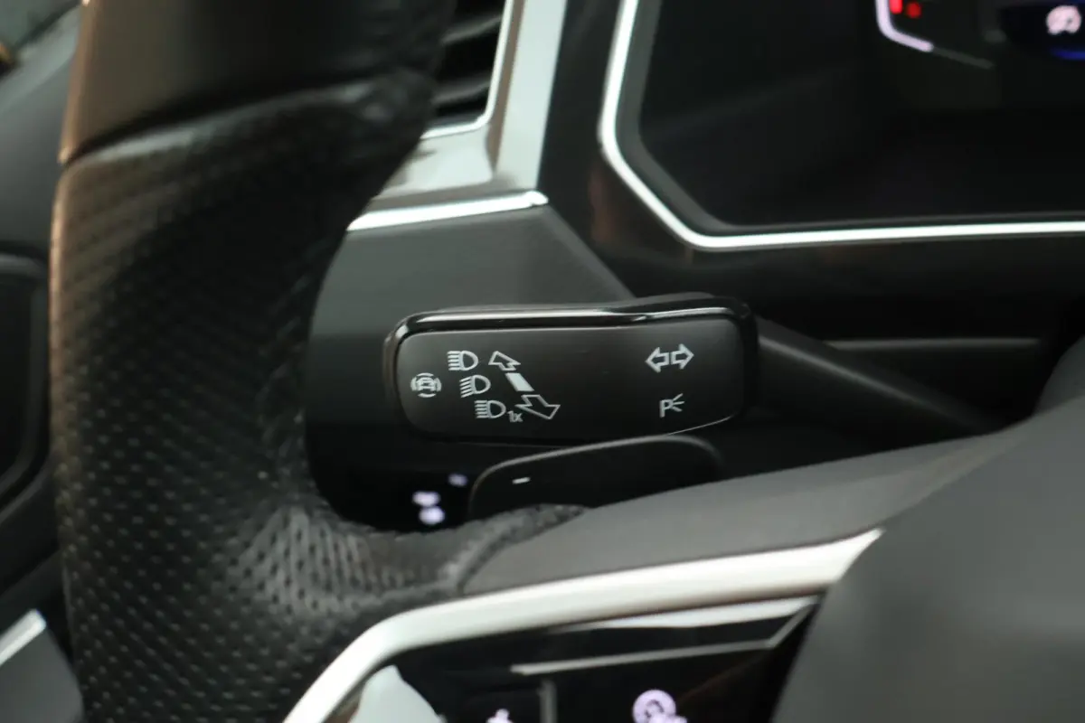 1.4 TSI 245pk eHybrid R-Line Business Black Style Trekhaak Camera Keyless Stoelverwarming Virtual Cockpit Navigatie Panoramadak