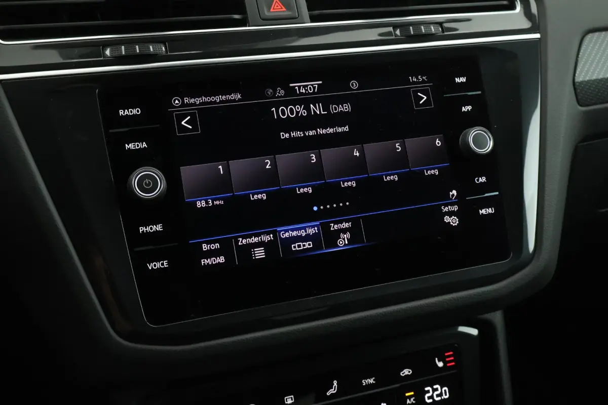 1.4 TSI 245pk eHybrid R-Line Business Black Style Trekhaak Camera Keyless Stoelverwarming Virtual Cockpit Navigatie Panoramadak