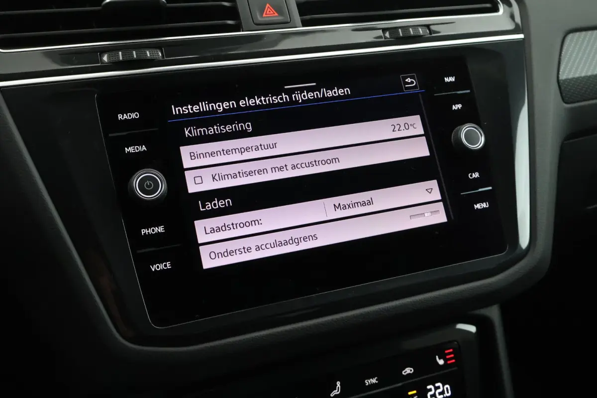 1.4 TSI 245pk eHybrid R-Line Business Black Style Trekhaak Camera Keyless Stoelverwarming Virtual Cockpit Navigatie Panoramadak