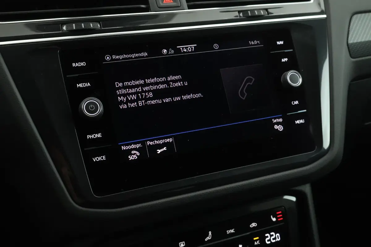 1.4 TSI 245pk eHybrid R-Line Business Black Style Trekhaak Camera Keyless Stoelverwarming Virtual Cockpit Navigatie Panoramadak