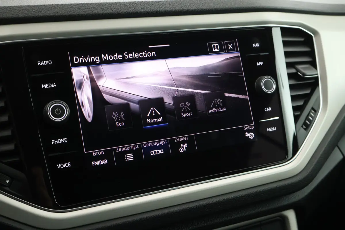 1.5 TSI 150pk DSG R-Line Trekhaak LED Beats Virtual cockpit Camera Adaptive cruise